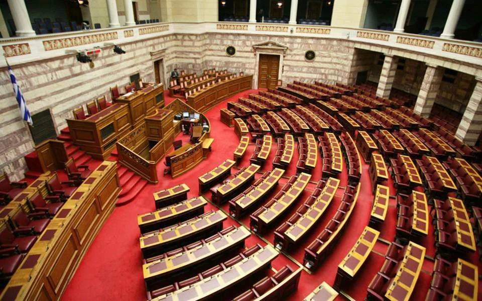 «Τα κεφάλια σας στις Πρέσπες» -Χαμός στην Βουλή με βουλευτή της Χρυσής Αυγής – «Κάλεσε σε πραξικόπημα live» λέει ο ΣΥΡΙΖΑ